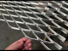 Lưới kim loại mở rộng mạ kẽm có lỗ kim cương 25 * 50mm 1,2 * 2,4m