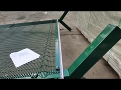 Bức tường thép mạ mạ đệm 358 Bức tường an ninh cho nhà tù 1.8 * 2.5m