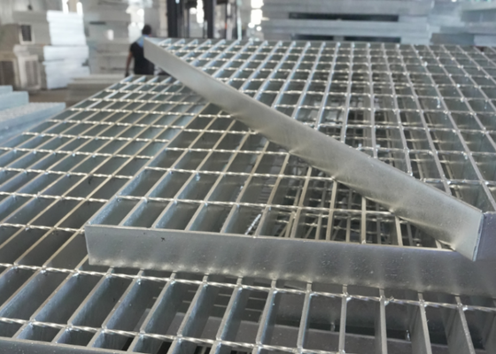 Welded Steel Walkway Grating for Heavy Duty Industrial Flooring 40×5mm 30/10