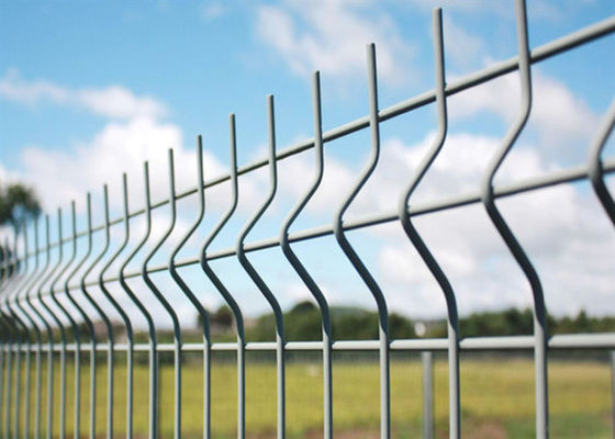 PVC phủ 50 * 200mm lưới lỗ tam giác hàng rào cho sân bay OEM