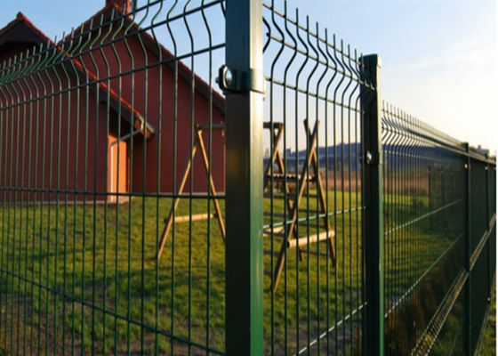 Hàng rào uốn tam giác 3D mạ kẽm cho trang trại Chống ăn mòn 4.0mm * 50 * 200mm