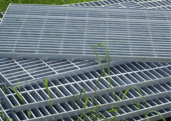 ISO9001 Đường đi bằng thép mạ kẽm phẳng có răng cưa Grating Metal Driveway Drain OEM