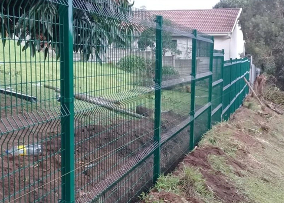 Hot Dip Galvanized Triangle Bending Welded Wire Mesh Fence Panel 75*150mm
