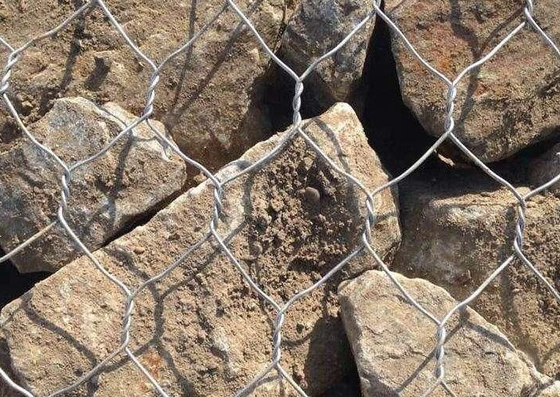 Hot Dip galvanized Stone Cage hộp Gabion 60 * 80mm cho tường giữ