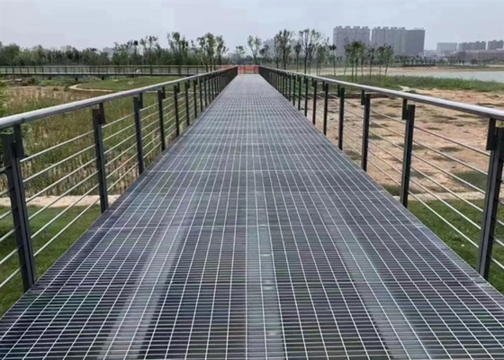 Q235 Thép Grating Walkway cho cầu thang bước 40 * 5mm