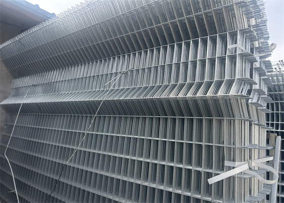 Hot Dip Galvanized Triangle Fence Panel 1.8m Độ cao 50 * 100mm lỗ lưới