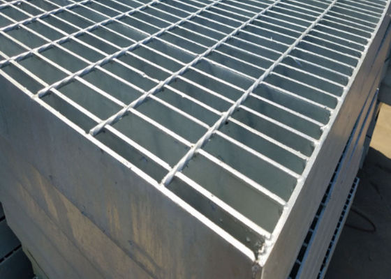 Modular 1200 × 3000mm Galvanized Walkway Grating với các tấm được lắp ráp sẵn