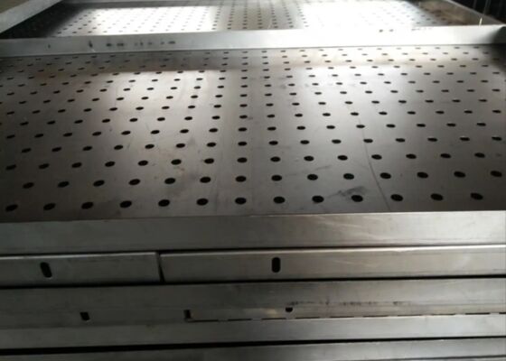 Lưới thép đục lỗ cho môi trường khắc nghiệt và ứng dụng tải trọng cao