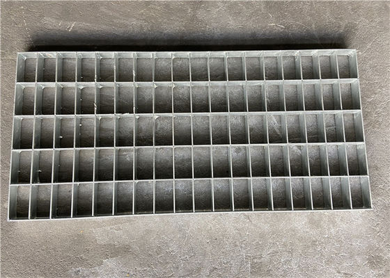 Iso9001 Lưới tản bộ bằng thép mạ kẽm nhúng nóng 32 * 5mm