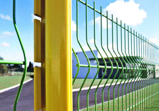 Trang trại uốn 3d mạ kẽm nhúng nóng 2 inch bằng 4 inch hàng rào dây hàn
